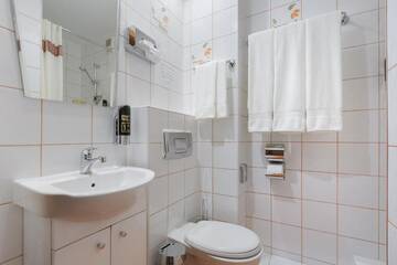 Фото номера Двухместный номер с 2 отдельными кроватями Курортные отели Gościniec Mała Bawaria г. Шклярска-Поремба 10