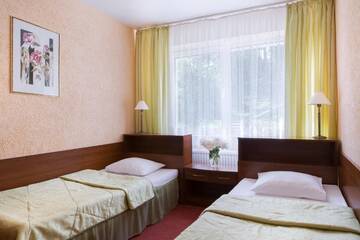 Фото номера Двухместный номер с 2 отдельными кроватями Курортные отели Gościniec Mała Bawaria г. Шклярска-Поремба 9